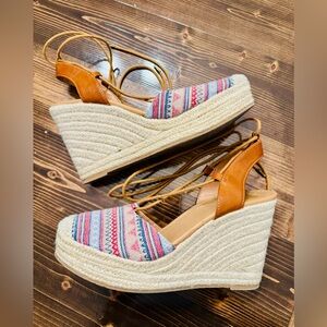 Dolce Vita‎ Multicolor Wedge Sandals With Ankle Straps